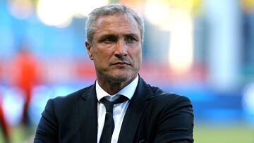 (FILES) Lorient's head coach Bernard Casoni looks on during the L1/2 play-off football match between Troyes and Lorient on May 25, 2017 at the Aube Stadium in Troyes. (Photo by FRANCOIS NASCIMBENI / AFP)