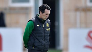 Soccer Football - Champions League - Villarreal Press Conference and Training - Villarreal, Spain - April 26, 2022 Villarreal coach Unai Emery during training REUTERS/Pablo Morano