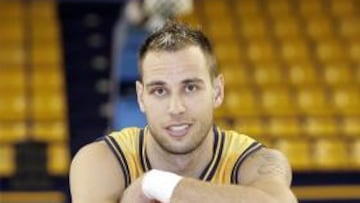 <b>Fichaje</b>. Carl English, hasta la pasada temporada jugador del Kalise Gran Canaria, ha firmado por el TAU Cerámica para este año con opción a otro más