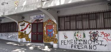 Aparecen pintadas en Vallecas contra la subida de los abonos