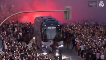 Locura total con la llegada del bus del Madrid al Bernabéu: véanlo y lo entenderán