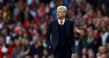 LONDON, ENGLAND - APRIL 02: Arsene Wenger, Manager of Arsenal looks on during the Premier League match between Arsenal and Manchester City at Emirates Stadium on April 2, 2017 in London, England. (Photo by Clive Rose/Getty Images)