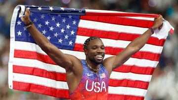 Saint-denis (France), 04/08/2024.- Noah Lyles of the USA celebrates after winning the Men 100m final of the Athletics competitions in the Paris 2024 Olympic Games, at the Stade de France stadium in Saint Denis, France, 04 August 2024. (100 metros, Francia) EFE/EPA/FRANCK ROBICHON