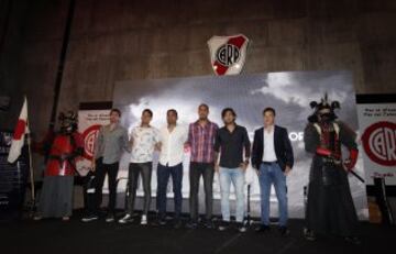 Los jugadores de River Plate, Barovero, Bangioni, Mercado, Madama y Pisculicchi en el evento antes de partir al mundialito de clubes con Marcelo Gallardo.