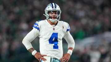 PHILADELPHIA, PENNSYLVANIA - NOVEMBER 05: Dak Prescott #4 of the Dallas Cowboys looks on during the second half against the Philadelphia Eagles at Lincoln Financial Field on November 05, 2023 in Philadelphia, Pennsylvania.   Mitchell Leff/Getty Images/AFP (Photo by Mitchell Leff / GETTY IMAGES NORTH AMERICA / Getty Images via AFP)