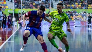 El futbolista brasileño Neguinho, fichado por el Barça, con la camiseta del Palma Futsal en un partido ante su futuro equipo.