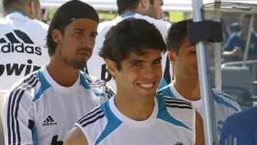 <b>RECUPERA LA SONRISA. </b>Kaká, ayer, yendo a entrenar con algunos de sus compañeros.