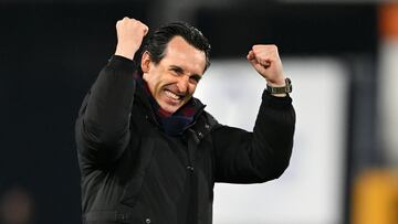 Unai Emery, entrenador del Aston Villa, celebra la victoria conseguida ante el Luton Town.