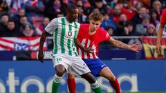 MADRID, 03/03/2024.- El centrocampista del Betis William Carvalho (i) con el balón durante el partido de la jornada 27 de LaLiga EA Sports entre el Atlético de Madrid y el Betis, este domingo en el estadio Cívitas Metropolitano en Madrid.- EFE/ Daniel Gonzalez
