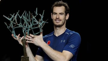 Andy Murray, con el trofeo conquistado en París.