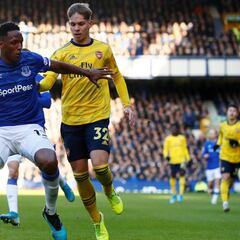 Yerry Mina responde en empate de Everton ante Arsenal