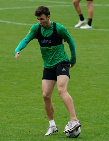 Alineación posible del Racing contra el Levante en el Ciutat de Valencia