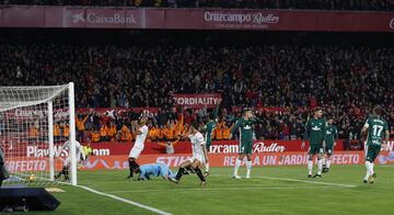 Ben Yedder empató el partido. 1-1.
