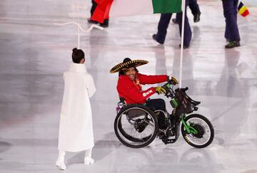 Arly Velásquez abandoana la inaugiración de los Paralímpicos de Invierno en Pyeongchang 2018 previo a competir en las pruebas