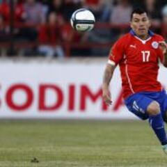 Gary Medel: "En Chile no hay un nueve como Humberto Suazo"