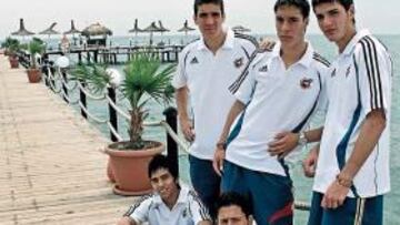 <b>VALORADOS. </b>Oriol, Rochina y Alex (de pie), Bruna y Sergi (sentados)