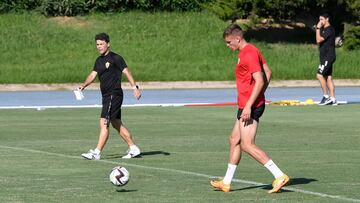 Entrenamiento de la Ud Almería. Milovanovic junto a Rubi