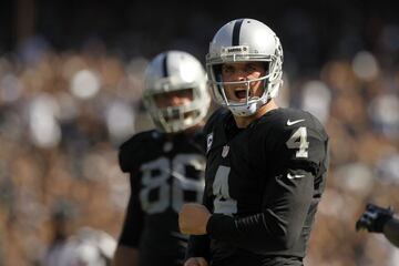 Oakland Raiders - Derek Carr: Quiere un contrato a la altura de los mejores. De momento lo merece, pero hasta ahora no había empezado a negociar. Se lo den este año o no, tienes que demostrar esta temporada que es el futuro de los Raiders y que es un futuro con esperanzas de éxito.