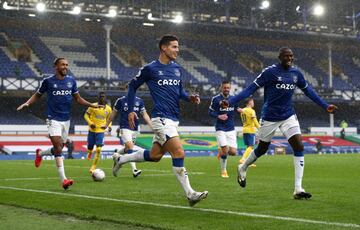Ritmo frenético del Everton en la Premier League. El conjunto de Ancelotti sigue con rendimiento perfecto y en esta ocasión doblegó al Brighton en Goodison Park con doblete de James Rodríguez y otra anotación de Yerry Mina.