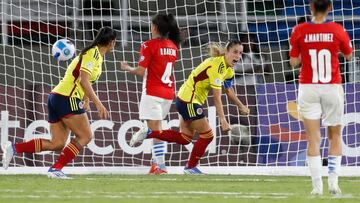 Daniela Montoya celebrando un gol con la Selección Colombia en la victoria 4-2 sobre Paraguay en la fecha 1 de la Copa América Femenina.