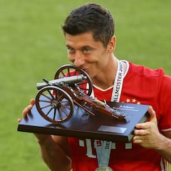 Rummenigge lucha por entregar el Balón de Oro este año: "Lewandowski lo merece"