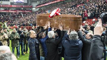 'Quini' es enterrado en Avilés en la intimidad familiar