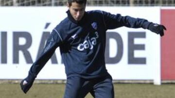 <b>MUY FELIZ. </b>Jorge Larena ha logrado recuperar la sonrisa en Huesca, donde ha jugado once partidos.