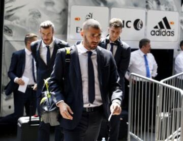 Los jugadores del equipo merengue a su llegada al hotel de concentración.