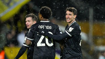 Openda y Cambiaso celebran un gol de la Juventus.