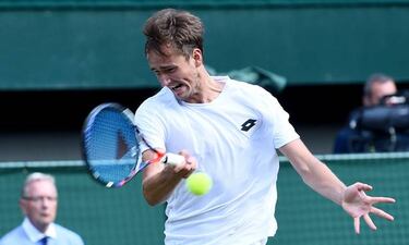 Murray and Nadal sail through as Wawrinka crashes out