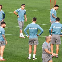 Simeone se inventa lateral derecho