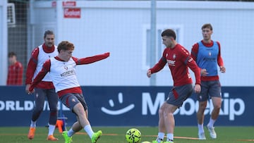 Abel Bretones, a la izquierda, durante un entrenamiento.