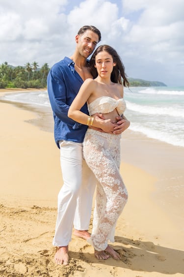 Luis tiene 27 años y Julia tiene 29 años. Ambos son de Alicante y llevan un año juntos.