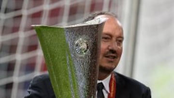 Ben&iacute;tez con la Europa League. 