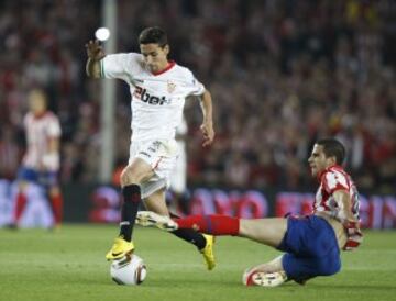 La final se jugó a partido único, en el estadio Camp Nou el día 19 de mayo de 2010. El Sevilla se consagró ganando por 2 goles a 0 y logró su quinta Copa del Rey. En la imagen Navas autor del segundo gol del Sevilla.