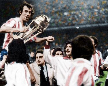 Adelardo, con el título de la Intercontinental. 