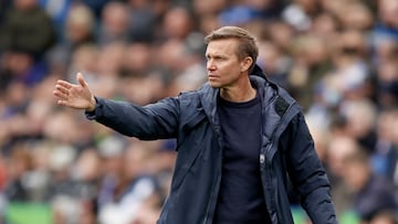 Tras convertirse en el reemplazo de Marcelo Bielsa, el t&eacute;cnico estadounidense hizo su debut en Premier League enfrentando al Leicester City.