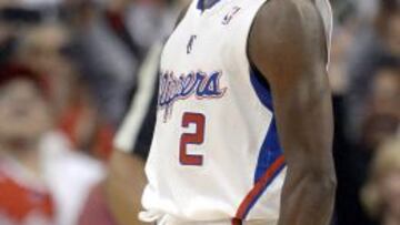 Darren Collison, festeja una canasta en el Clippers-Thunder.