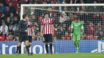 Tristeza del Athletic tras la derrota ante el Oporto.