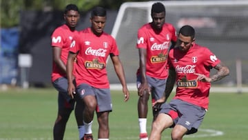 Ricardo Gareca deberá busca un sustituto para el sancionado Yoshimar Yotún y quizá también para suplir al renqueante Edison Flores, que no se entrenó.