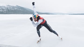 Récord del mundo: supera los 100 km/h patinando sobre hielo