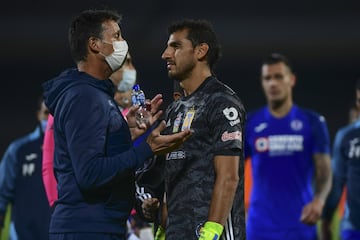 Cruz Azul y Tigres se olvidaron de la sana distancia en la 'Copa por México'