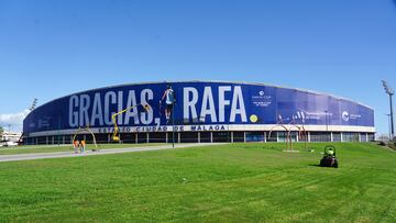 Agradecimiento a Rafa Nadal en el estadio de atletismo de Málaga previo a la Copa Davis.