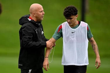 Slot espera a Bajcetic