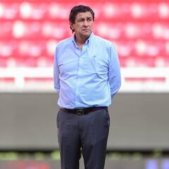 Chivas informó que Luis Fernando Tena es positivo de COVID-19
