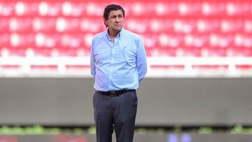 Chivas informó que Luis Fernando Tena es positivo de COVID-19