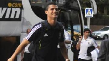 <b>BUENA CARA. </b>Cristiano, ayer, a su llegada al hotel de concentración del Real Madrid.