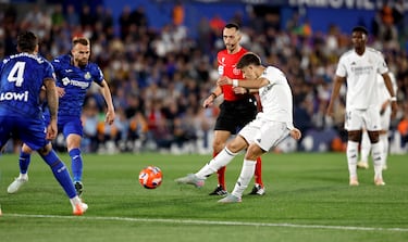 0-1. Contragolpe blanco comandado por Vinicius que finaliza Brahim Díaz. Pero en el rechace, el balón le llega a Arda Güler en al borde del área y saca un latigazo con la derecha para superar a David Soria.