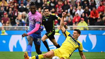 AC Milan's Portuguese forward #10 Rafael Leao fights for the ball with Hellas Verona's Italian defender #23 Giangiacomo Magnani during the Italian Serie A football match between AC Milan and Hellas Verona at San Siro stadium in Milan, on September 23, 2023. (Photo by Piero CRUCIATTI / AFP)