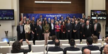 Foto de familia en el Ayuntamiento de Madrid. 